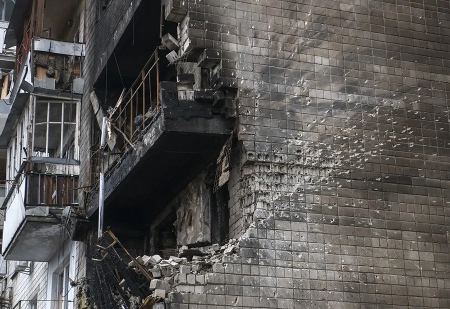 Kiev sufre un nuevo bombardeo ruso con víctimas tras el ataque masivo del sábado