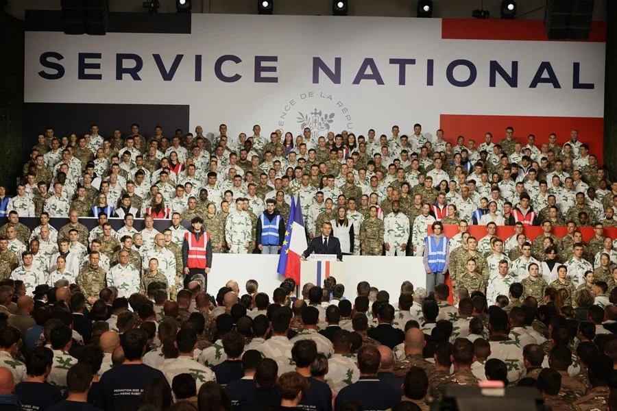 Francia anuncia un servicio militar voluntario de 10 meses para jóvenes de 18 y 19 años