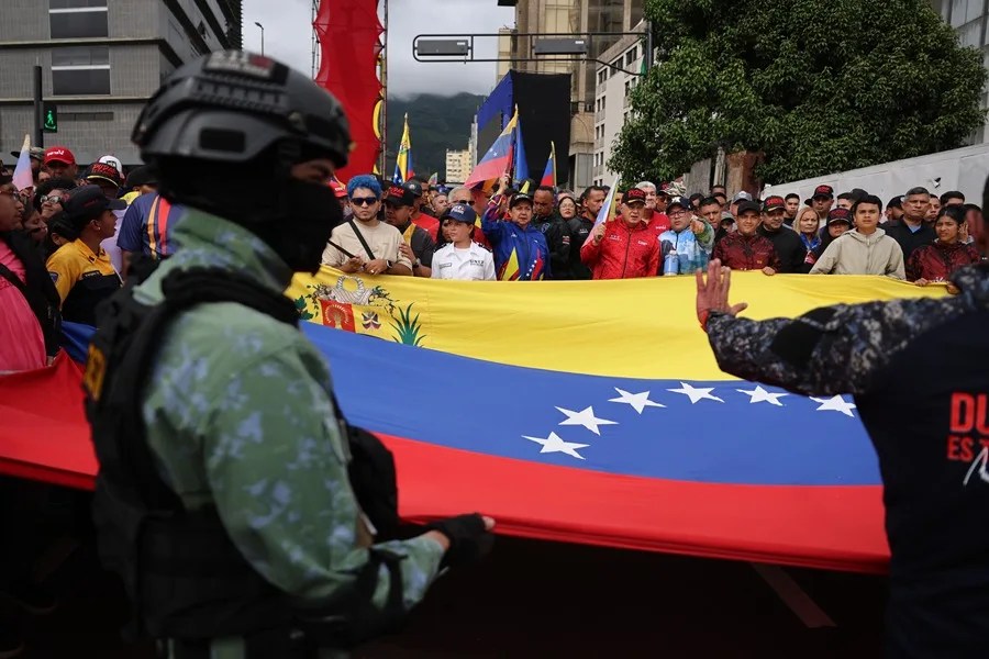 El chavismo arropa en las calles a Maduro mientras continúa la cancelación de vuelos a Venezuela