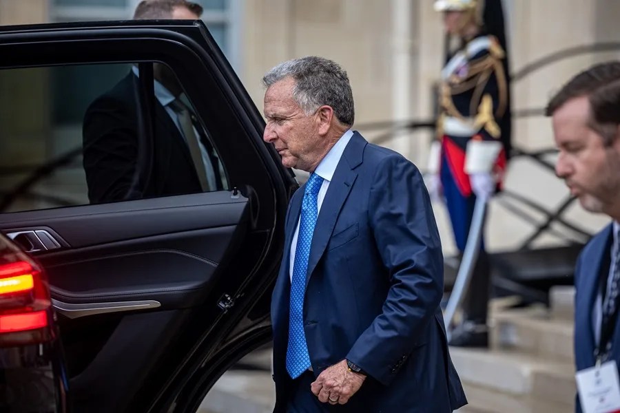 Estados Unidos dice que está negociando el plan de paz con Rusia y Ucrania «por igual»