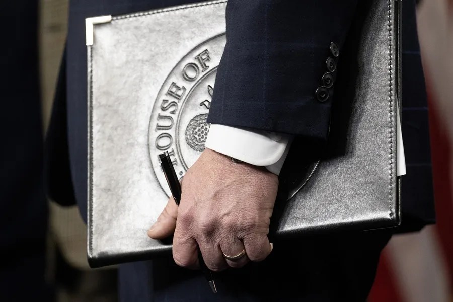 El Senado y el Congreso de EE.UU. aprueban una ley para publicar documentos de Epstein y la envían a Trump para su firma