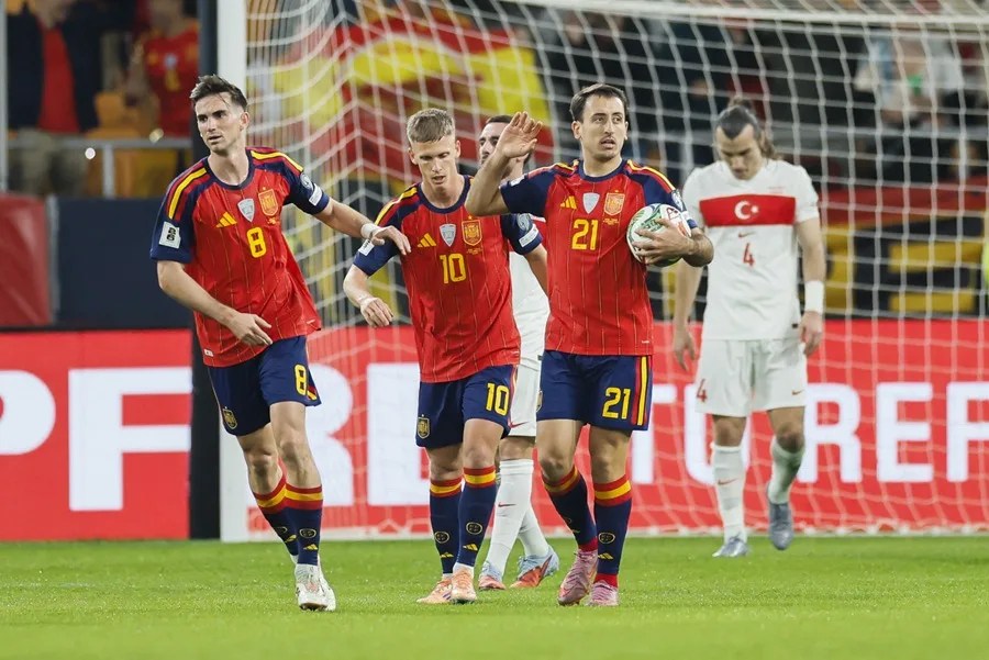 2-2. España sella su pase al Mundial con un empate agridulce, pero amplía su racha sin perder