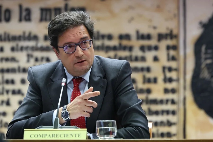 El Gobierno y los sindicatos buscan salvar el escollo salarial y cerrar el pacto para los funcionarios