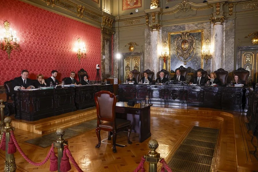 El Supremo condena a dos años de inhabilitación y 7.200 euros de multa al fiscal general