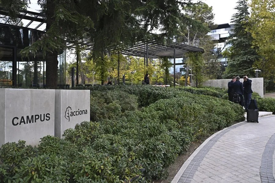 El juez cita a 3 investigados vinculados con Acciona y la compañía suspende cautelarmente a dos de ellos