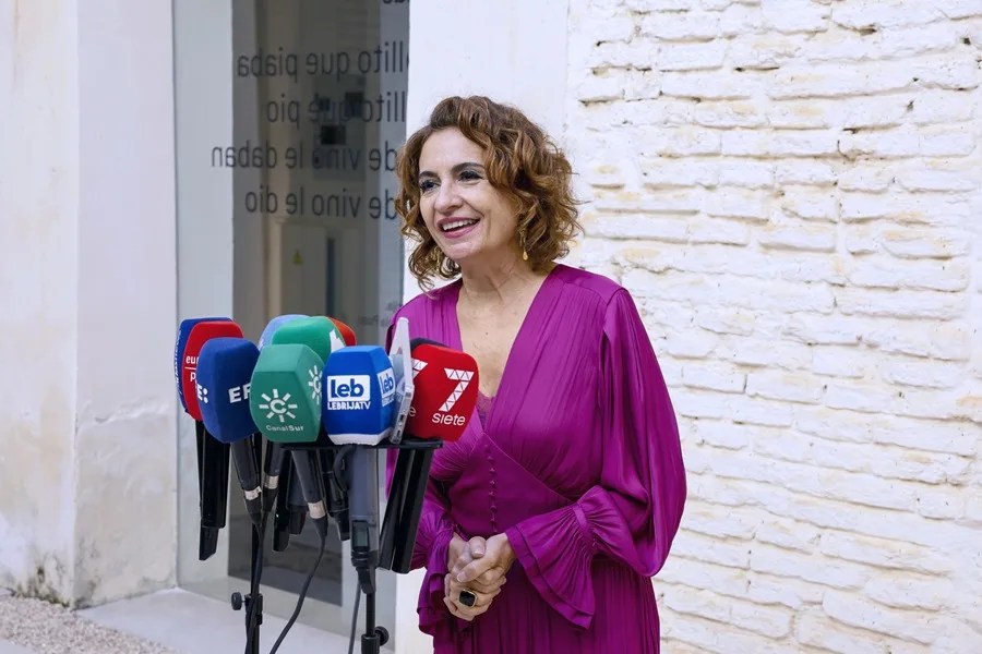 Montero asegura que el Gobierno y el PSOE «no se van a dejar chantajear por nadie»