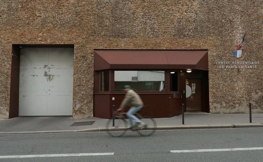 Sarkozy regresa a su domicilio tras tres semanas en la cárcel a la espera de nuevo juicio