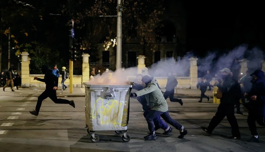 Una protesta multitudinaria contra el Gobierno de Bulgaria se salda con 71 detenidos