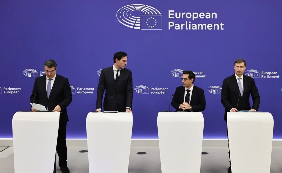 Bruselas da marcha atrás en los requisitos medioambientales para el sector del automóvil