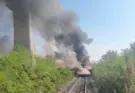 Al menos 22 muertos y 30 heridos al caer una grúa sobre un tren en movimiento en Tailandia