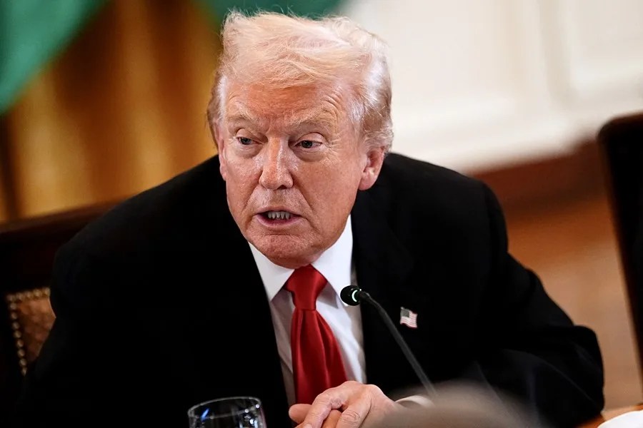 Trump dice que Venezuela entregará entre 30 y 50 millones de barriles de petróleo a EE.UU.