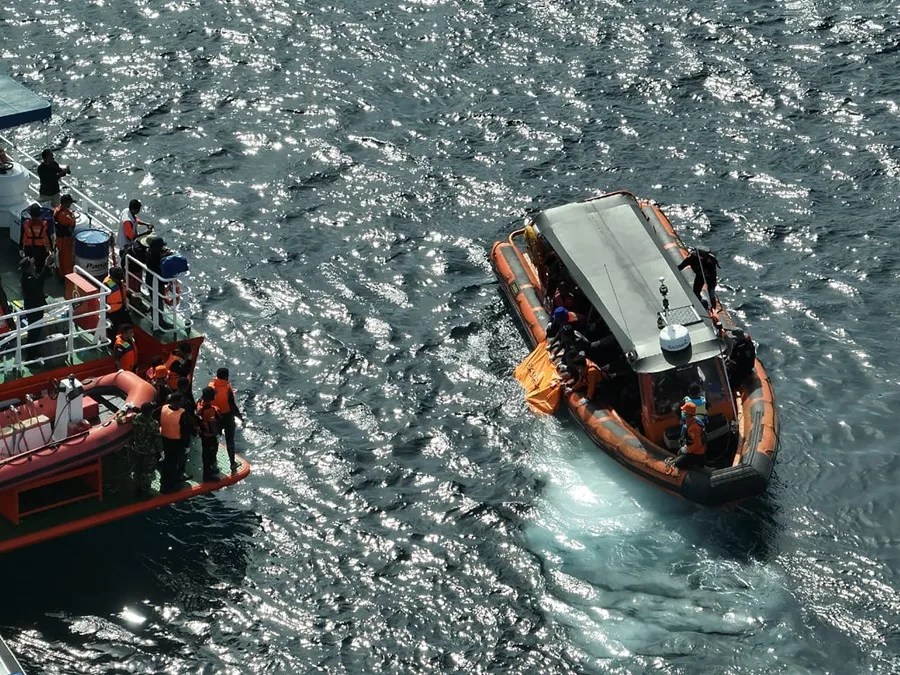 Concluye sin resultado una nueva búsqueda del niño español que sigue desaparecido tras un naufragio en Indonesia