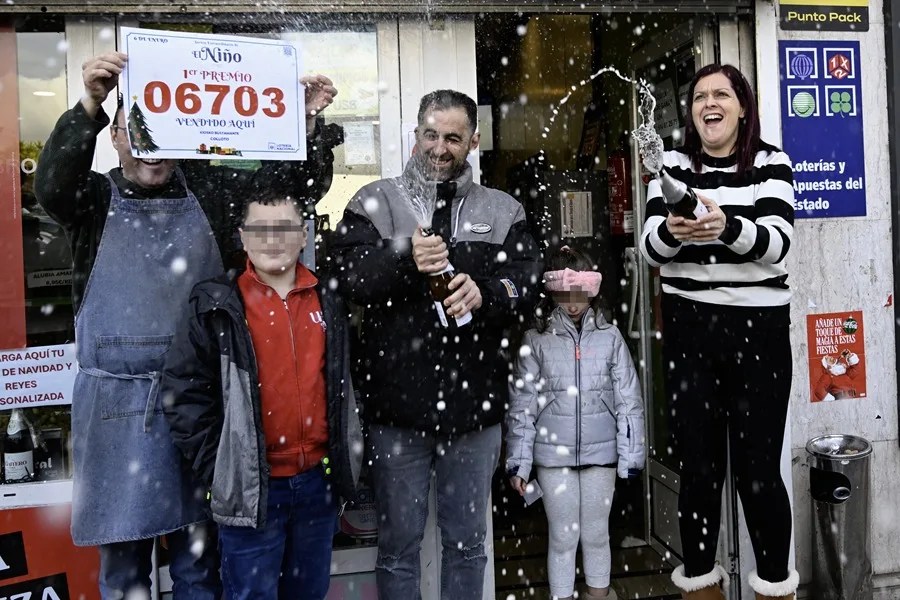 El 6.703, primer premio del Niño, reparte millones por todo el país el Día de Reyes