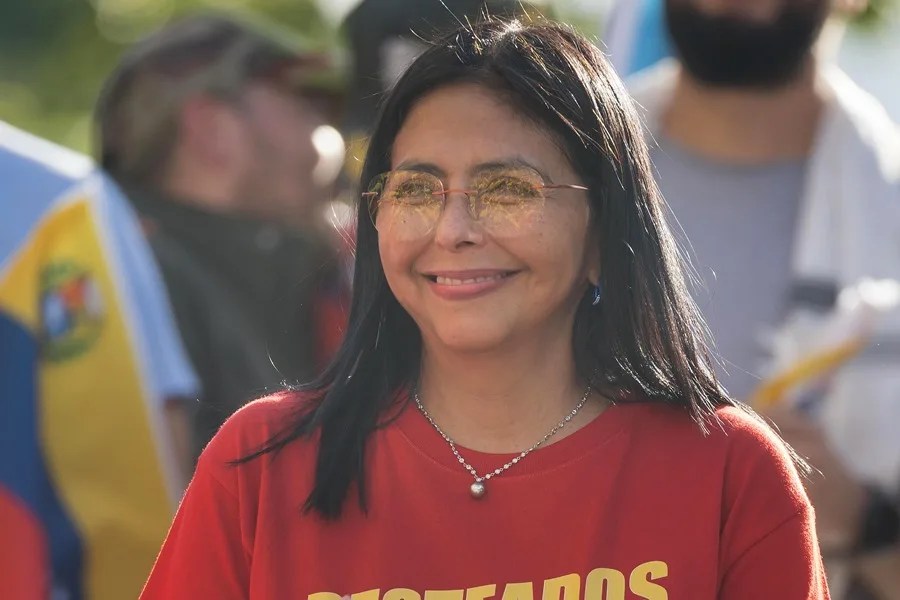 Delcy Rodríguez dice que la diplomacia será el escenario para el «cara a cara» con EE.UU. y estudia la apertura de embajadas