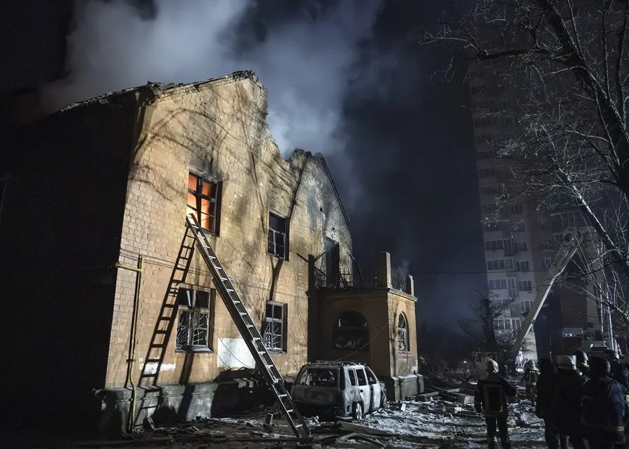 Rusia ataca territorio ucraniano con un misil balístico hipersónico Oréshnik y mata a 4 personas en Kiev