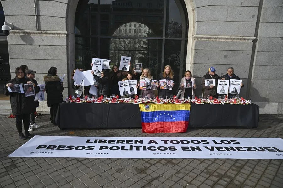 España pide a Delcy Rodríguez la liberación de los presos políticos españoles en Venezuela