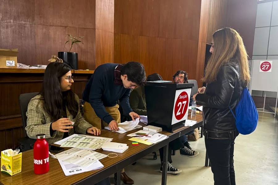 Portugal elige este domingo nuevo presidente, con la ultraderechista y el exministro socialista como favoritos