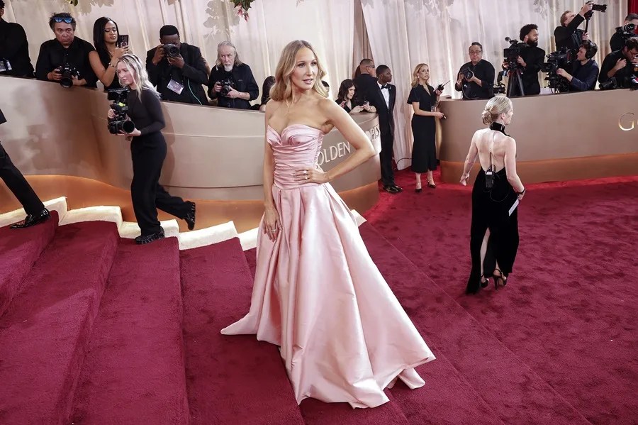 Globos de Oro 2026, en directo | Teyana Taylor y Stellan Skarsgard, los primeros ganadores