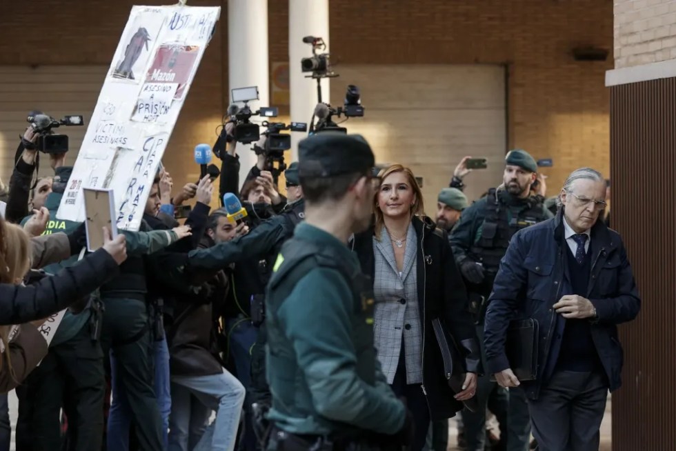 Pradas subraya que Mazón no le respondía y Cuenca niega que tratase de frenar ningún aviso