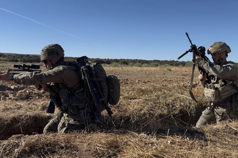 El posible envío de tropas a Ucrania aleja a IU y Podemos del bloque socialista