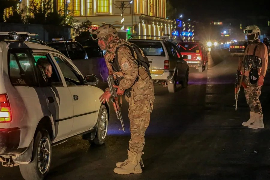 «Guerra abierta» entre Pakistán y Afganistán: los talibanes responden al bombardeo de Kabul con nuevos ataques aéreos