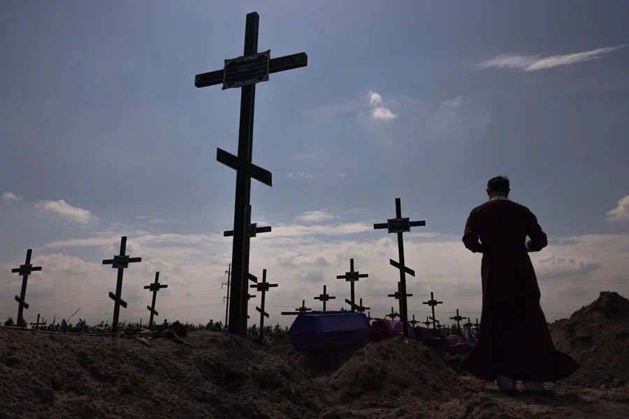 Cuatro años de guerra en Ucrania: Zelenski recuerda que le dijo a Biden no huiría de su país