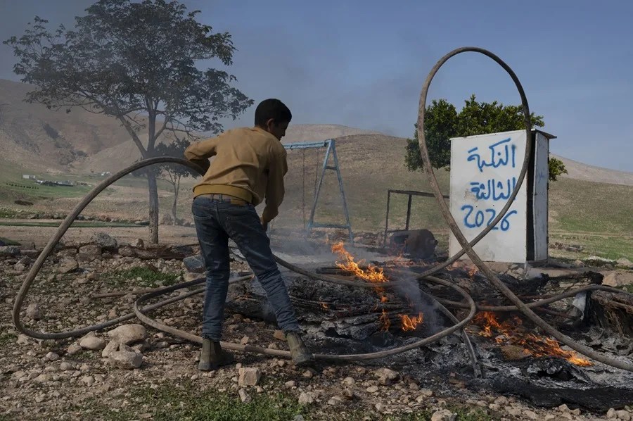 Un ministro ultraderechista israelí iza su bandera en Cisjordania: «Estamos reconquistando lo que es nuestro»