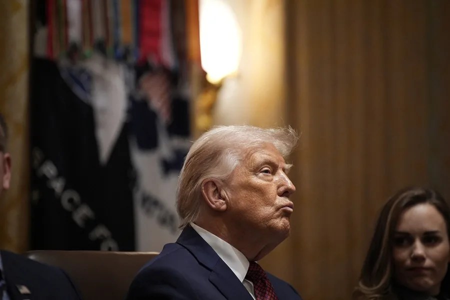 Trump amenaza con subir los aranceles a los países que decidan «jugar» con el fallo del Supremo