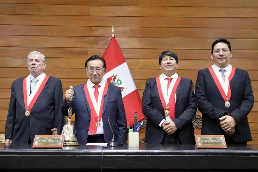 El octogenario izquierdista José María Balcázar es el nuevo presidente interino de Perú