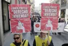 Hundreds of people in Madrid demand the approval of the «social shield» in Congress.