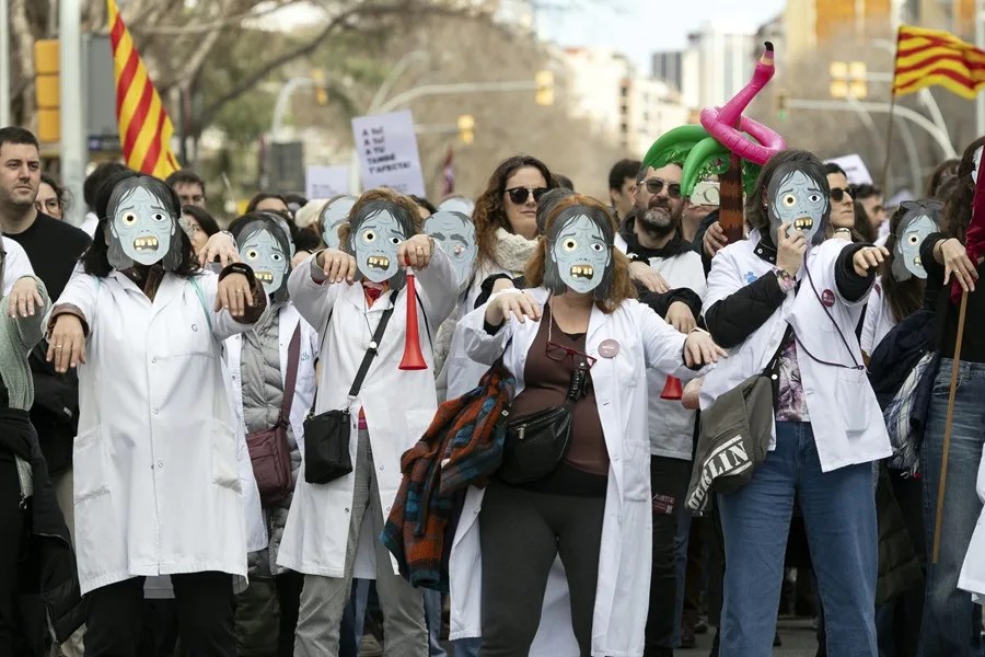 Concluye la primera semana de huelga de médicos con un llamamiento a negociar