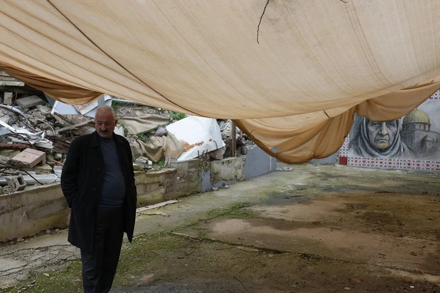 Israel bombardea Gaza durante la noche y mata a una decena de personas