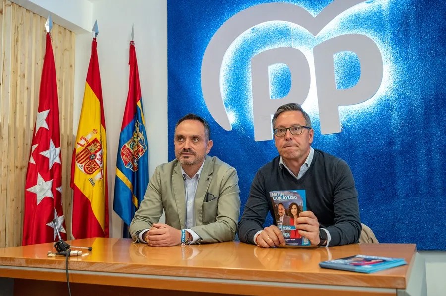 El alcalde de Móstoles descarta dimitir por las acusaciones de acoso y dice que el PP le respaldó