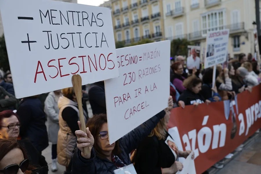 Una nueva manifestación recorre Valencia para pedir que Mazón deje su acta de diputado por la dana