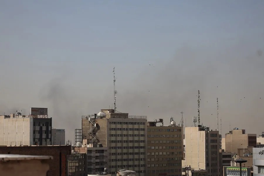 El Gobierno rechaza el ataque a Irán mientras el PP pide no ser indulgente con el régimen