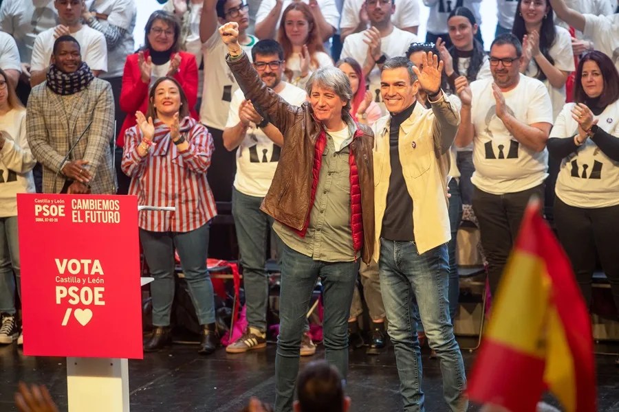 Sánchez arremete contra Aznar por la guerra de Irak y acusa a PP y Vox de cobardía