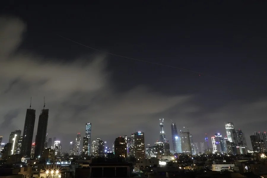 Israel dice haber iniciado ataques contra objetivos del régimen iraní en el este de Teherán