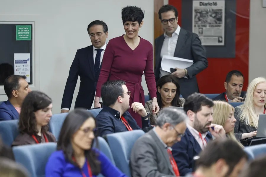 María Jesús Montero se despide de sus compañeros en Moncloa ante las elecciones andaluzas