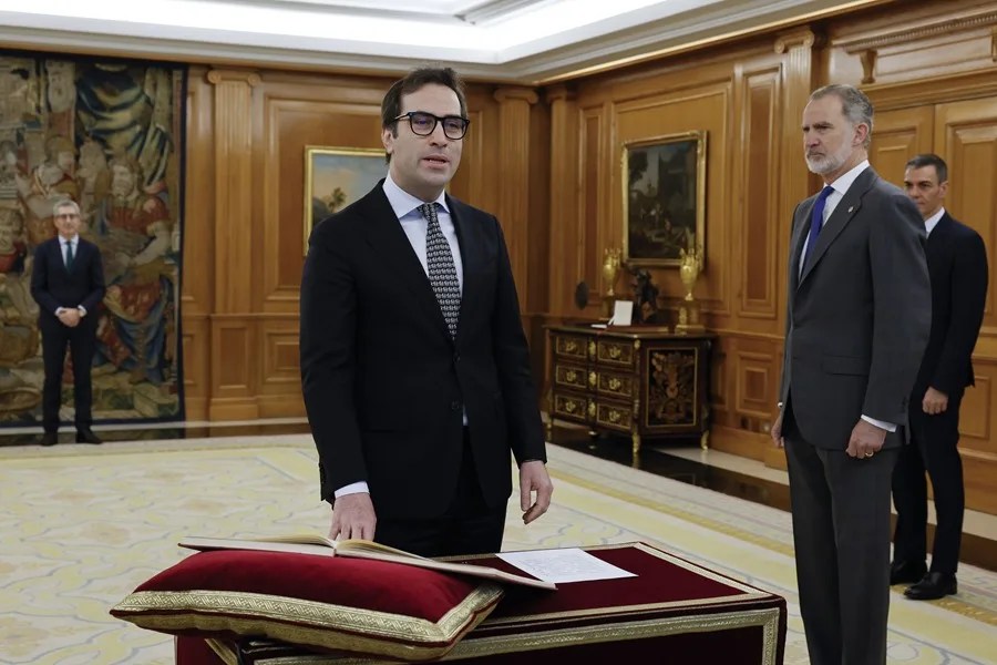 Carlos Cuerpo y Arcadi España prometen sus cargos de vicepresidente y ministro ante el rey