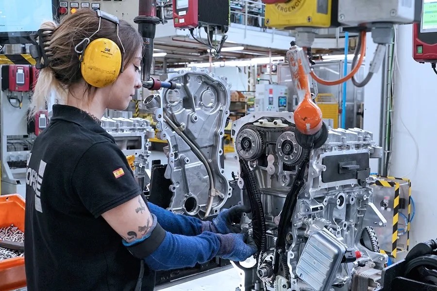 El mercado laboral en España suma 97.004 afiliados en febrero y el paro sube en 3.584 personas