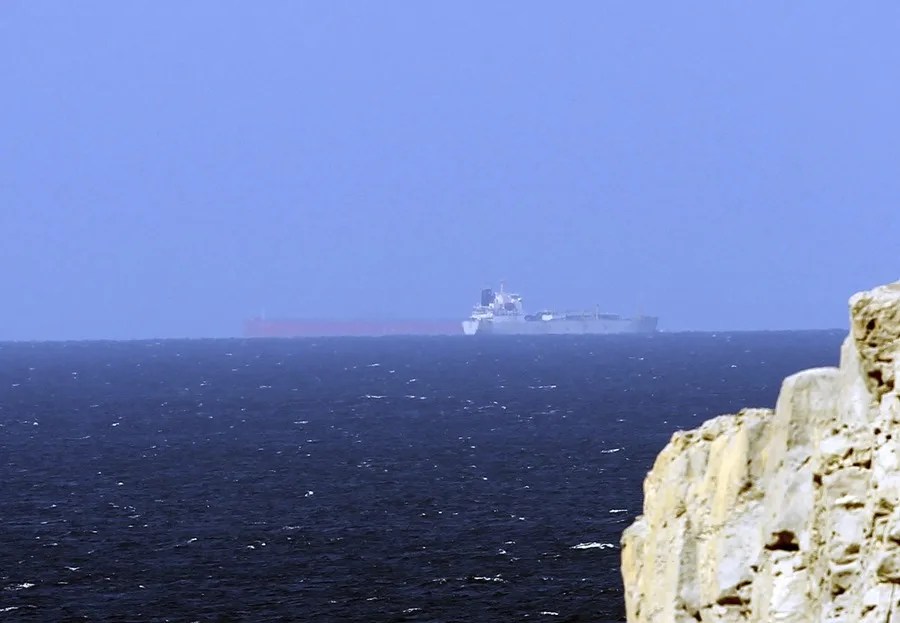 Trump amenaza con atacar las centrales eléctricas de Irán si no abre el estrecho de Ormuz