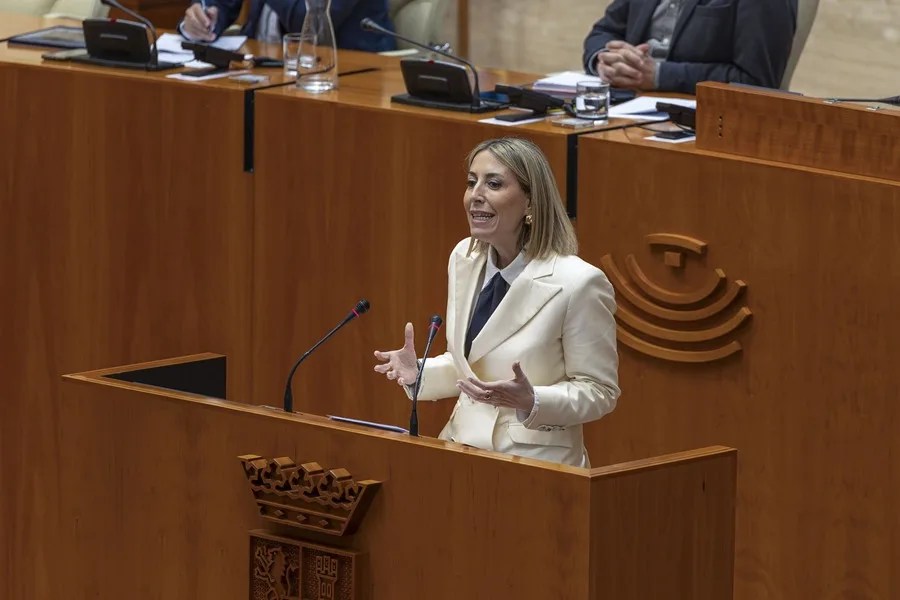 María Guardiola no logra la investidura tras el no de Vox, que sigue con la mano tendida