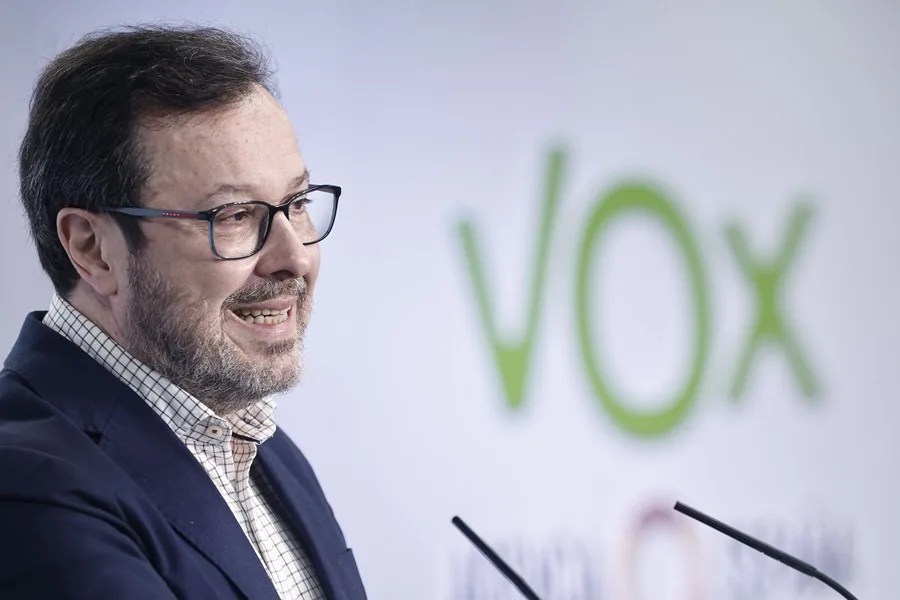 Críticos de Vox liderados por Iván Espinosa exigen un congreso extraordinario del partido