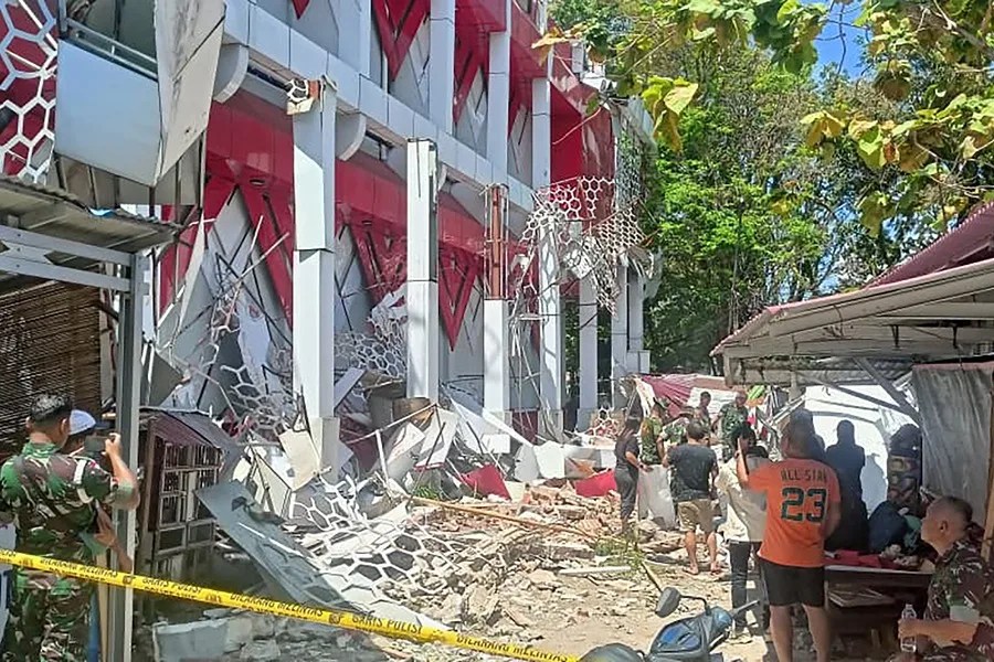 Indonesia: desactivan la alerta de tsunami tras un terremoto de magnitud 7,4 que dejó un muerto