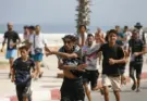 Una columna de 5 kilómetros formada por miles de personas sigue aguardando ante la frontera de Ceuta