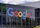 Bruselas impone dos multas a Google por un total de 890 millones de euros