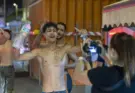 Largas colas en la frontera de Melilla con viajeros del Paso del Estrecho a la espera