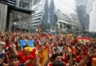 La marcha de España tiñe de rojo Nueva York en busca de su segunda estrella
