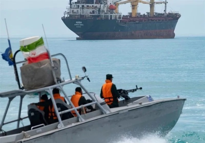 Irán dice que el estrecho de Ormuz «permanecerá cerrado» hasta que cesen los ataques de Estados Unidos