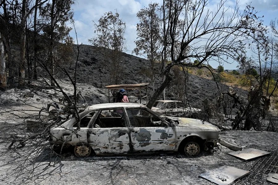 Identificados seis fallecidos del incendio de Almería, que está «técnicamente controlado», según Moreno